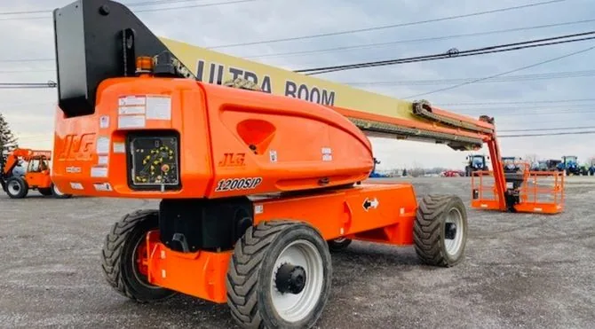 JLG Boomlift at work